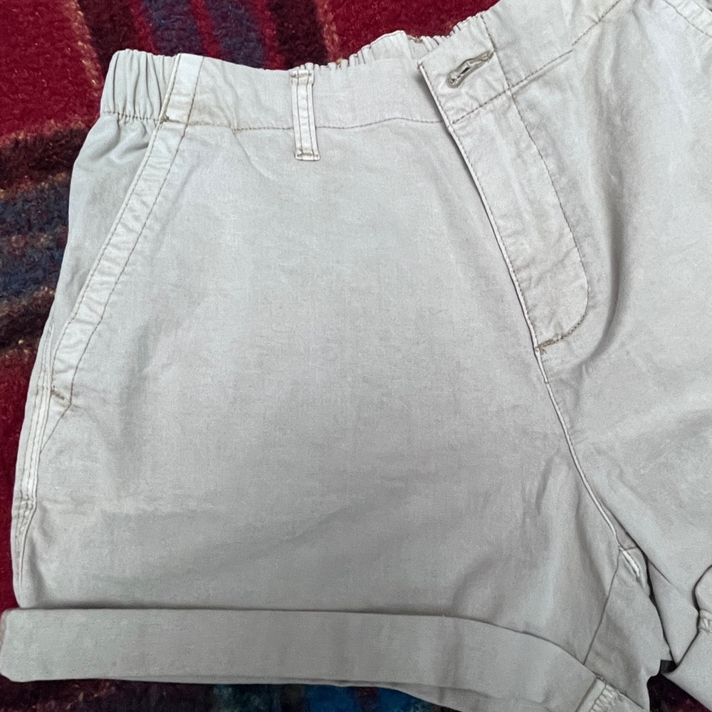 Old Navy Lightweight Khaki Shorts Medium - Picture 4 of 14